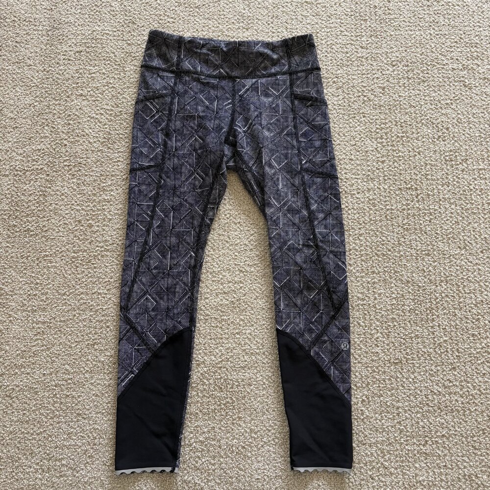 lululemon athletica Leggings Womens Black White Geometric Body Cropped Size 6